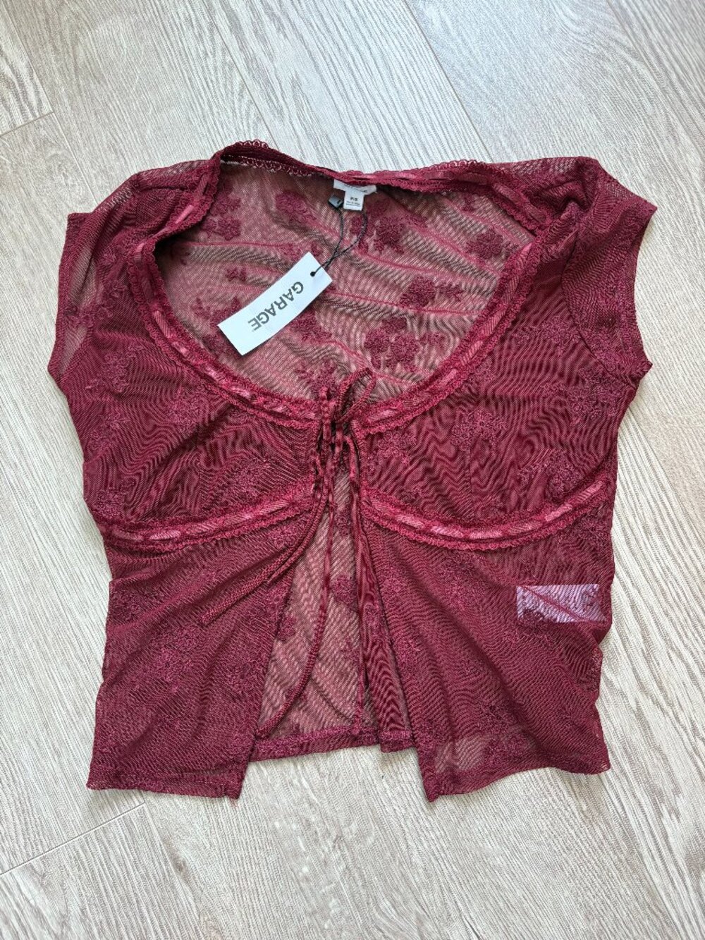 (BWT) GARAGE LACE TOP